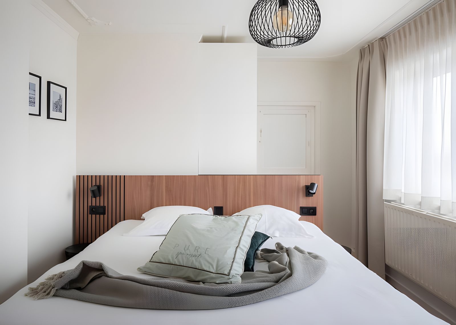 Schlafzimmer mit grüner Decke