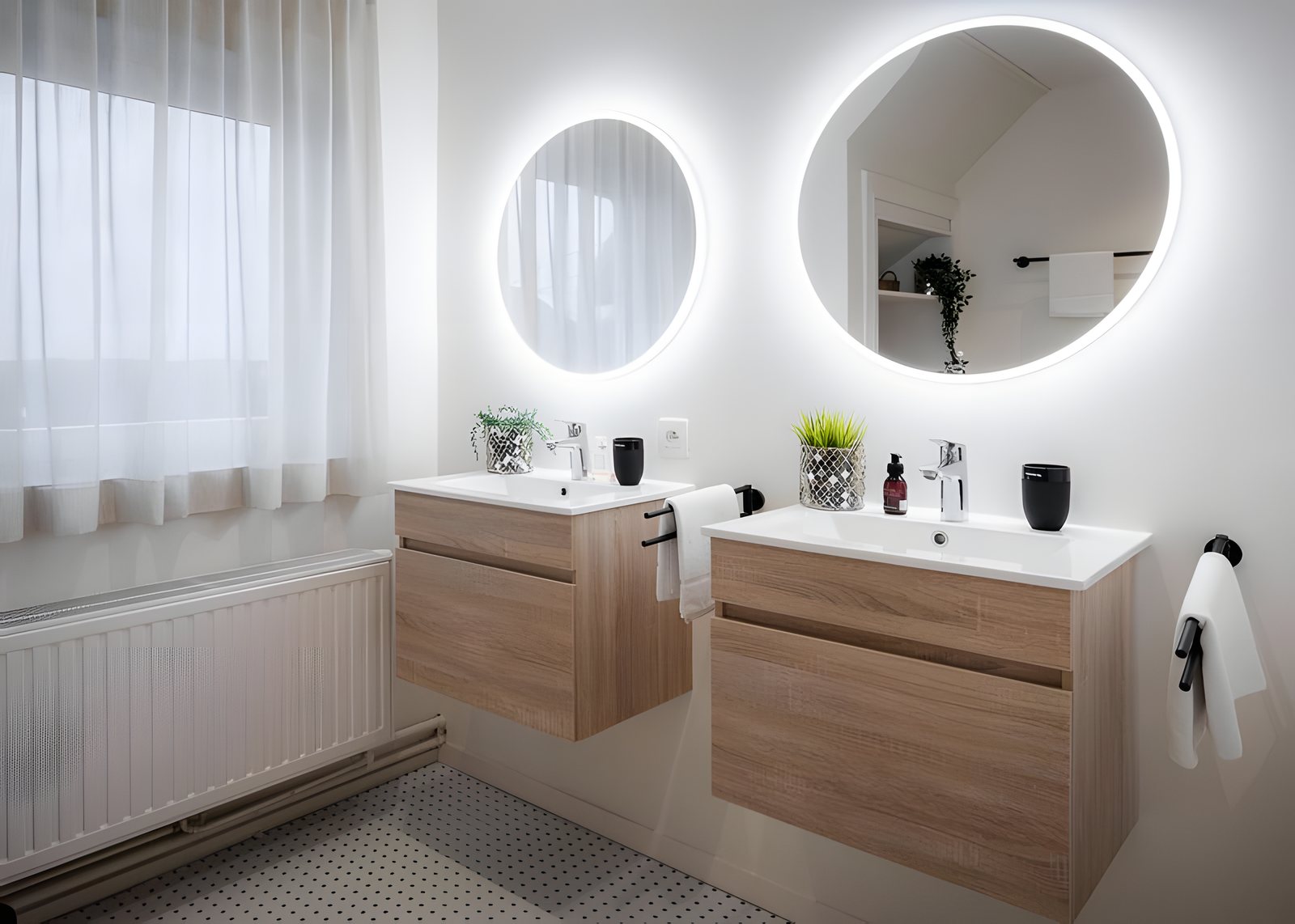 Badezimmer mit Doppelwaschbecken